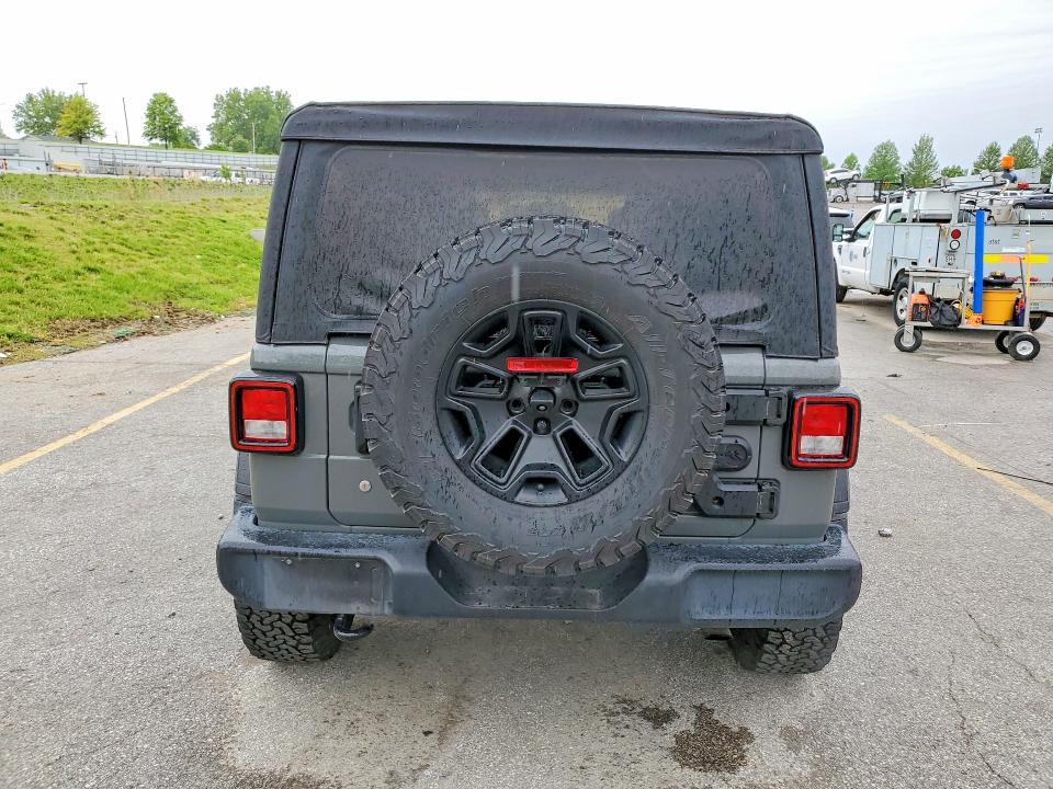 2020 Jeep Wrangler unlimited VIN 1C4HJXDG4LW184120 COPART salvage auction — MINOR DENT/SCRATCHES, Mo - Certificate Of Title, sold $17,700 on 2026-07-02 (photo 6)
