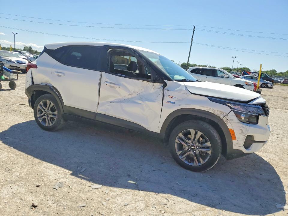 2021 Kia Seltos VIN KNDEPCAA8M7153085 COPART salvage auction — SIDE, IN - CERT OF TITLE-SALVAGE TITLE, sold $150 on 2026-07-31 (photo 4)