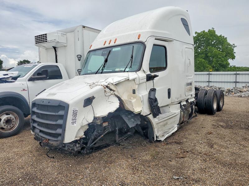 2022 Freightliner Cascadia 126 VIN 1FUJHHDR8NLNC0185 COPART salvage auction — UNDERCARRIAGE, AL - CERT OF TITLE-SALVAGE TITLE, sold $125 on 2026-07-16 (photo 2)
