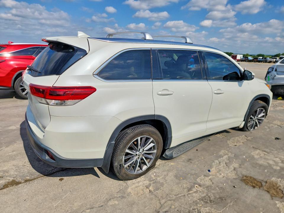 2018 Toyota Highlander VIN 5TDKZRFH6JS288010 COPART salvage auction — SIDE, Tx - Salvage Vehicle Title, sold $8,600 on 2026-07-27 (photo 3)