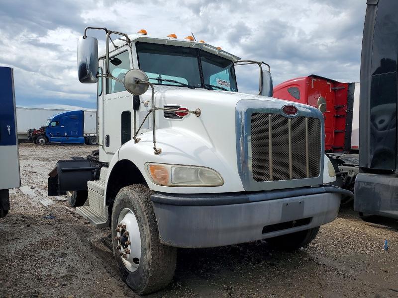 2017 Peterbilt 348 VIN 1XP3AJ8XXHD430364 COPART salvage auction — NORMAL WEAR, TX - CERTIFICATE OF TITLE, sold $8,500 on 2026-07-21 (photo 1)