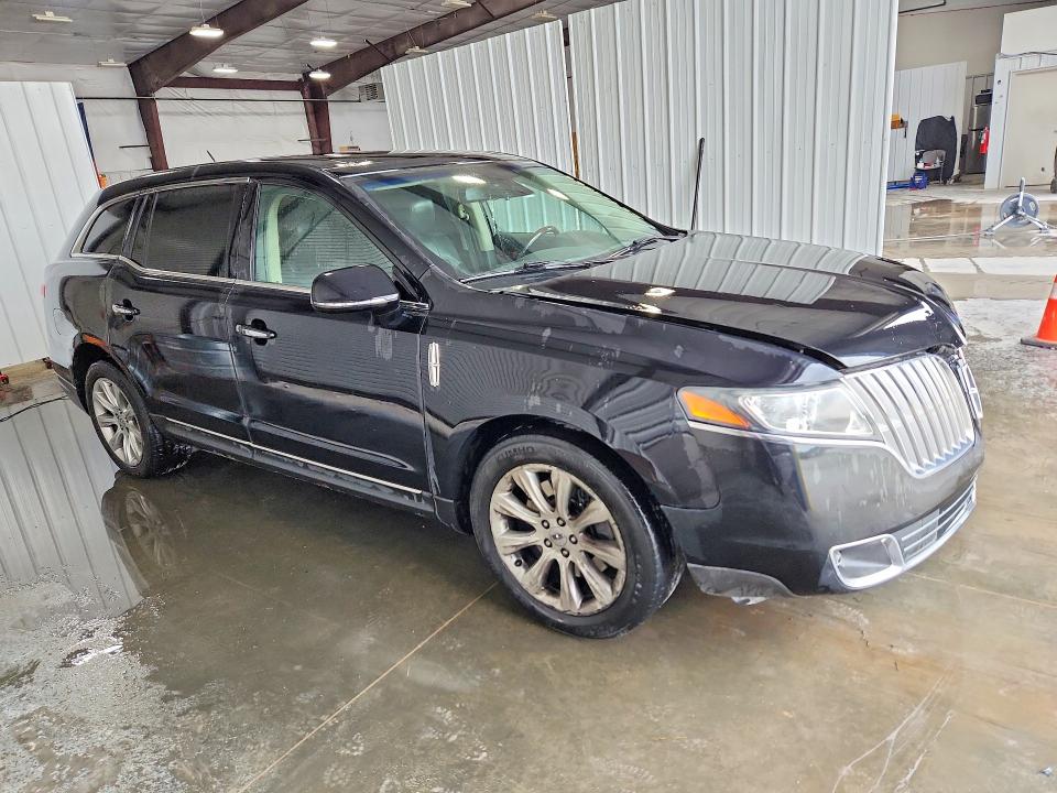 2019 Lincoln Mkt VIN 2LMHJ5ATXKBL01690 COPART salvage auction — MINOR DENT/SCRATCHES, IN - CERTIFICATE OF TITLE, sold $1,650 on 2026-07-30 (photo 4)
