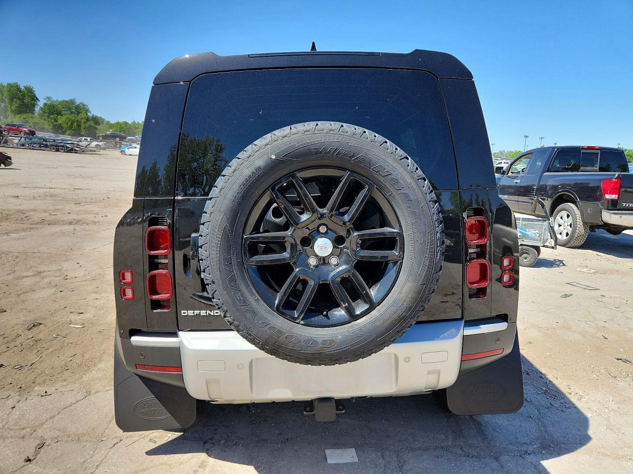 2025 Land Rover Defender VIN SALEJ7EX4S2403738 COPART salvage auction — Front End, MO - SALVAGE CERTIFICATE OF TITLE, sold $37,250 on 2026-06-30 (photo 6)