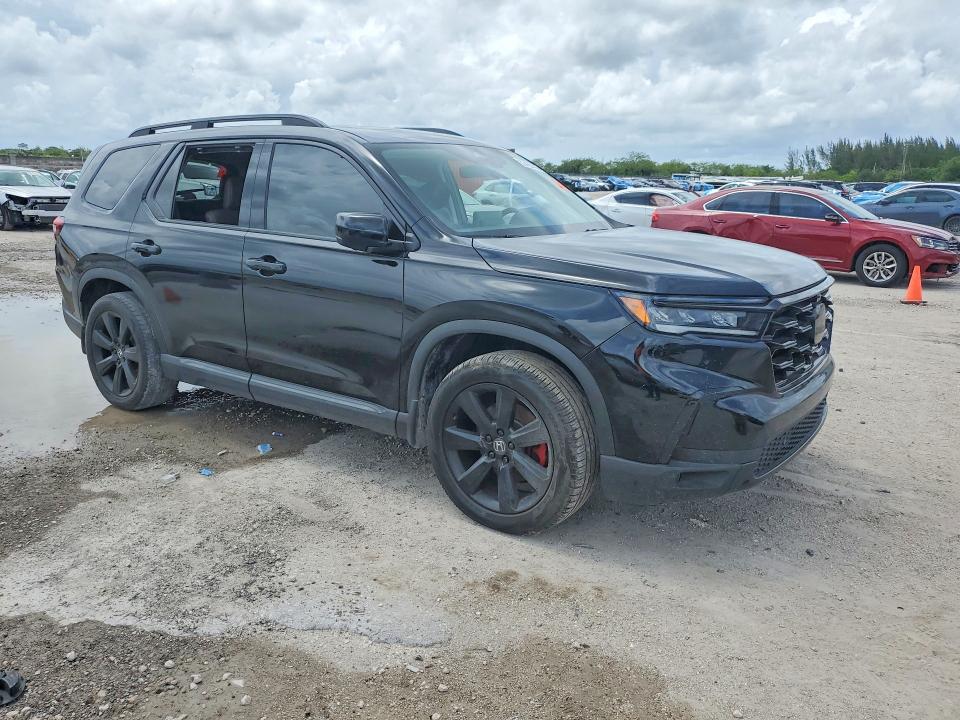 2024 Honda Pilot VIN 5FNYG1H85RB040460 COPART salvage auction — WATER/FLOOD, Salvage Title, sold $11,200 on 2026-07-29 (photo 4)