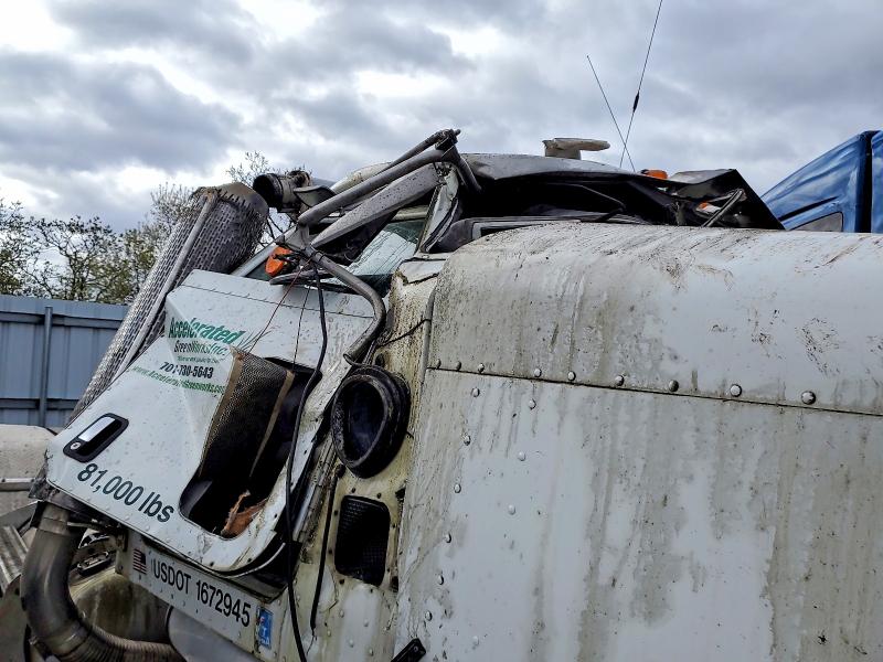 2006 Peterbilt 379 VIN 1XP5DB0X26D630136 COPART salvage auction — ROLLOVER, MN - CERT OF TITLE-SALVAGE, sold $7,000 on 2026-08-06 (photo 9)