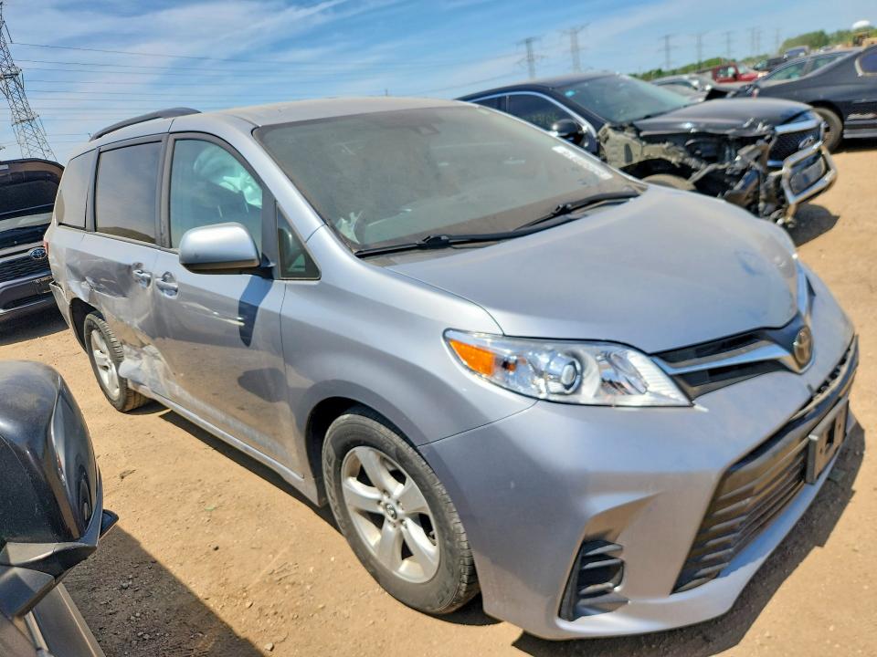 2018 Toyota Sienna VIN 5TDKZ3DC6JS953833 COPART salvage auction — SIDE, Il - Salvage Certificate, sold $9,600 on 2026-07-21 (photo 4)