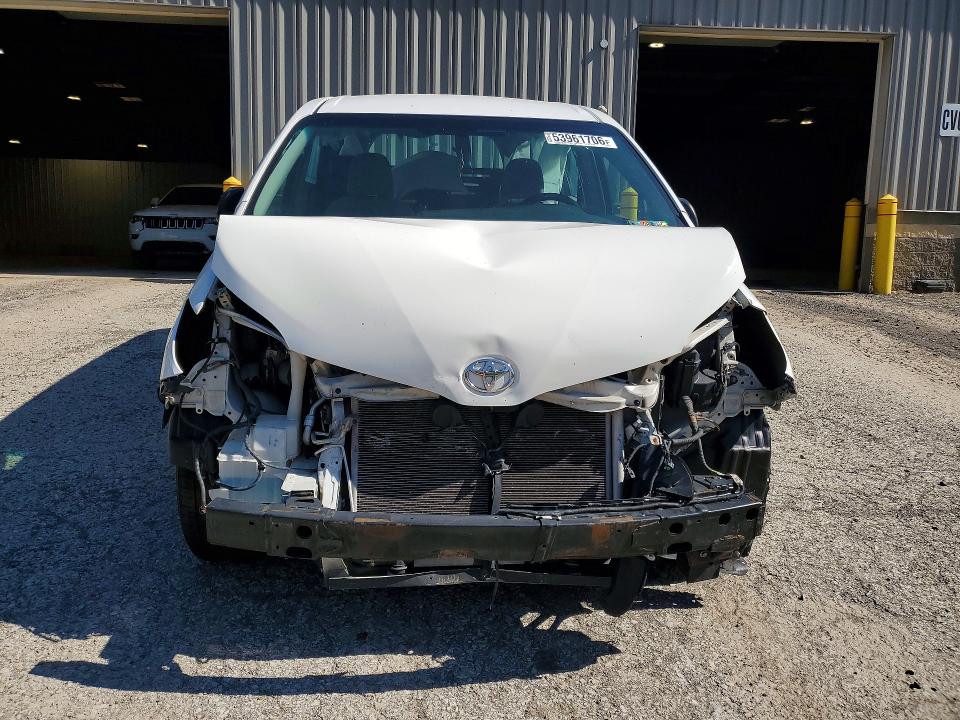 2017 Toyota Sienna VIN 5TDZZ3DC9HS826826 COPART salvage auction — FRONT END, Pa - Certificate Of Salvage, sold $1,700 on 2026-07-08 (photo 5)