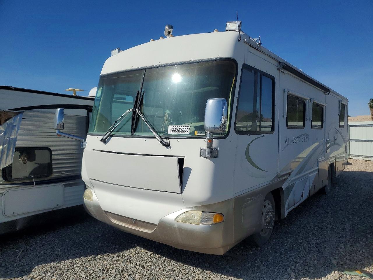 2000 Frht All other VIN 4UZ6XFBA5YCF99159 COPART salvage auction — Minor Dent/Scratches, NV - CERTIFICATE OF TITLE, sold $4,325 on 2026-06-22 (photo 2)