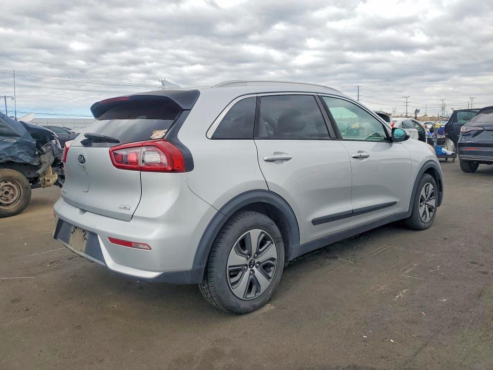 2017 Kia Niro VIN KNDCB3LC0H5044920 COPART salvage auction — MINOR DENT/SCRATCHES, Ca - Dis/Dlr/Exp Only Clean Title, sold $1,450 on 2026-07-15 (photo 3)