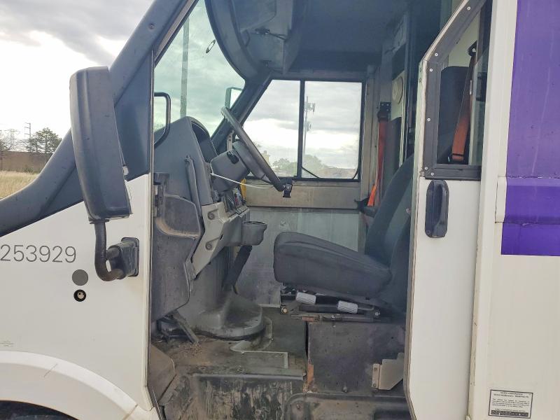 2013 Isuzu Npr VIN JALB4T171D7W01889 COPART salvage auction — NORMAL WEAR, IL - CERTIFICATE OF TITLE, sold $175 on 2026-07-23 (photo 7)
