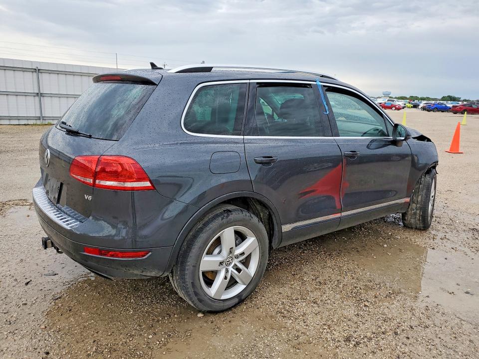 2013 Volkswagen Touareg VIN WVGEF9BP9DD006165 COPART salvage auction — FRONT END, Tx - Salvage Vehicle Title, sold $375 on 2026-07-02 (photo 3)