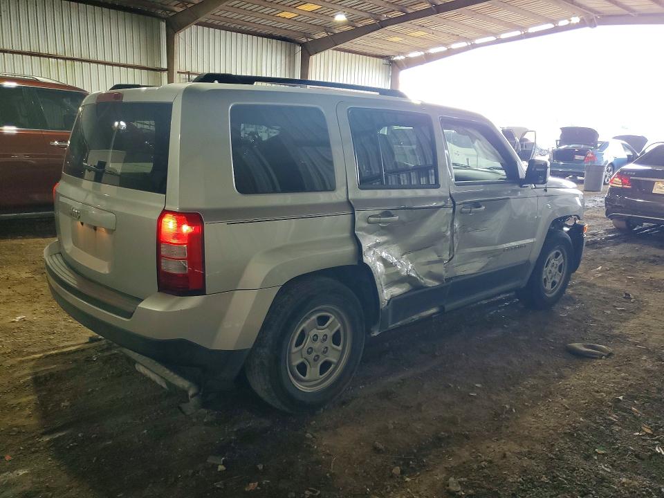 2011 Jeep Liberty (patriot) VIN 1J4NT1GB9BD198061 COPART salvage auction — SIDE, Tx - Salvage Vehicle Title, sold $750 on 2026-07-09 (photo 3)