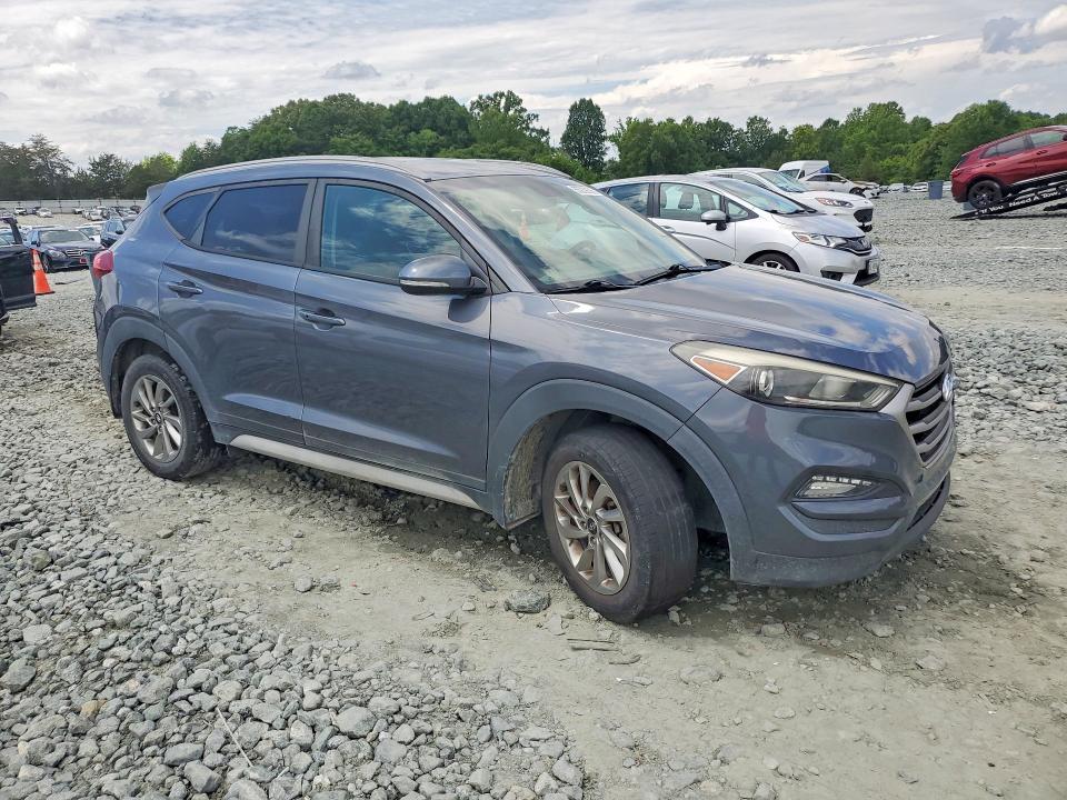 2018 Hyundai Tucson VIN KM8J33A49JU711717 COPART salvage auction — NORMAL WEAR, NC - DEALER ONLY CLEAN TITLE, sold $5,500 on 2026-07-29 (photo 4)