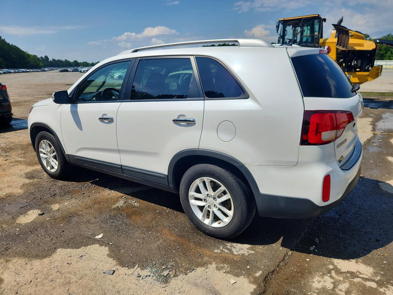 2015 Kia Sorento VIN 5XYKT4A74FG612868 COPART salvage auction — Minor Dent/Scratches, LA - CERT OF TITLE-SALVAGE, sold $2,050 on 2026-07-09 (photo 2)