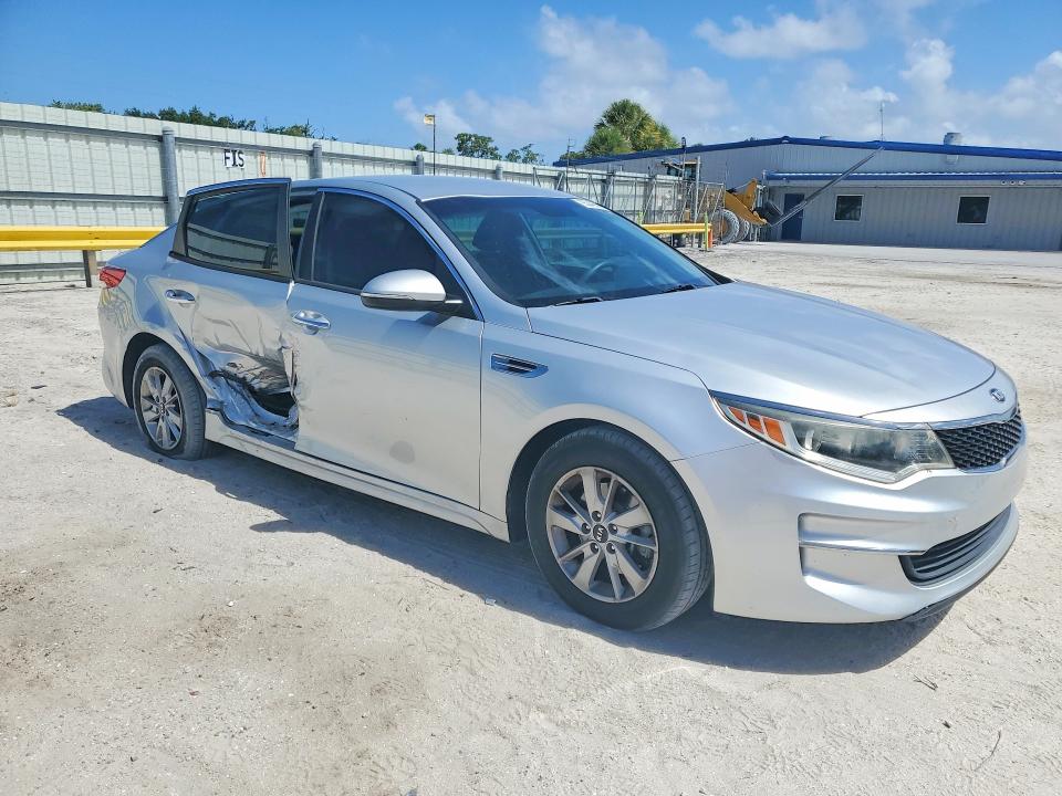 2017 Kia VIN 5XXGT4L3XHG126136 COPART salvage auction — SIDE, FL - CERT OF TITLE SLVG REBUILDABLE, sold $400 on 2026-07-29 (photo 4)