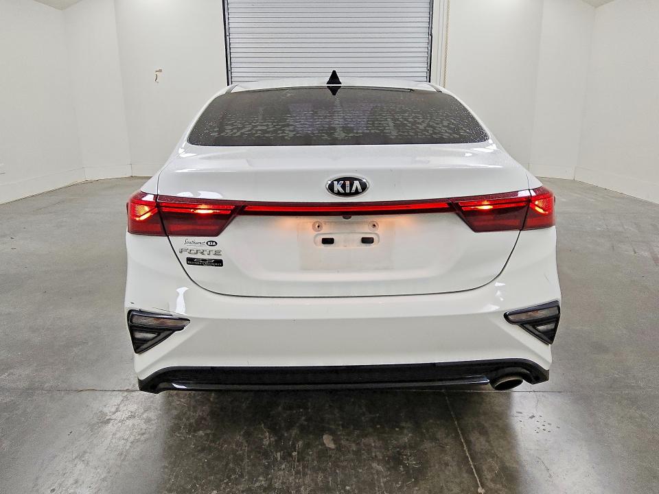 2020 Kia Forte VIN 3KPF24AD5LE185302 COPART salvage auction — MINOR DENT/SCRATCHES, Tx - Certificate Of Title, sold $2,300 on 2026-07-02 (photo 6)