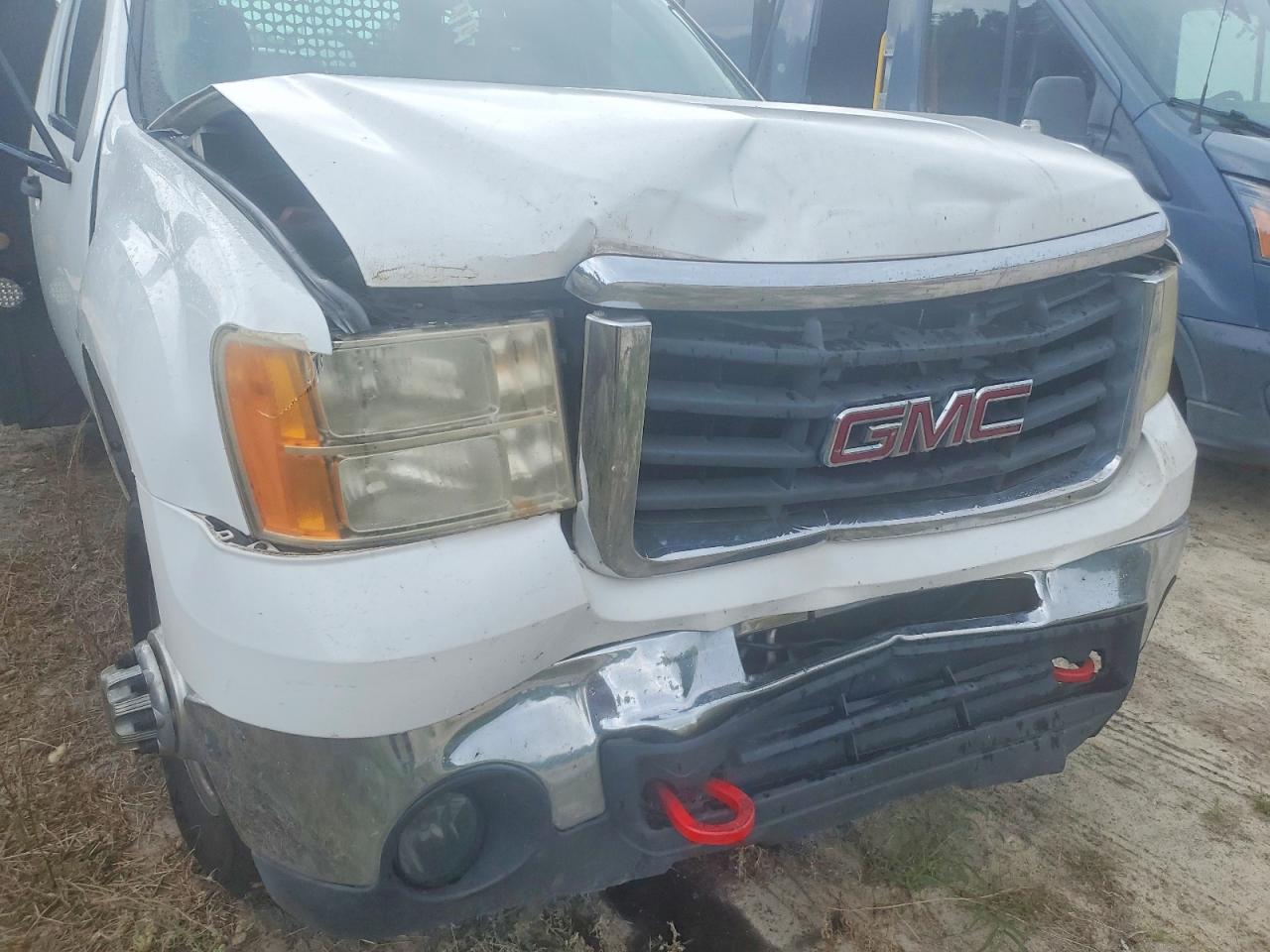 2008 GMC Sierra VIN 1GDJC346X8E133354 COPART salvage auction — Front End, GA - CERT OF TITLE-SALVAGE, sold $1,900 on 2026-07-02 (photo 9)