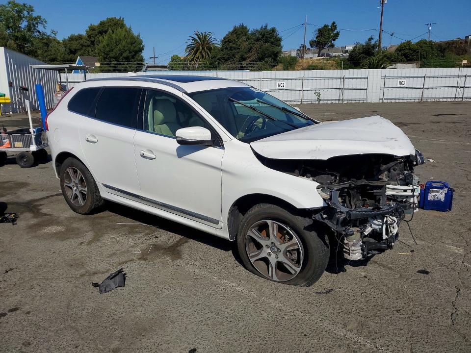 2015 Volvo VIN YV4902RD5F2615680 COPART salvage auction — FRONT END, Id - Salvage Certificate Of Title, sold $550 on 2026-08-07 (photo 4)