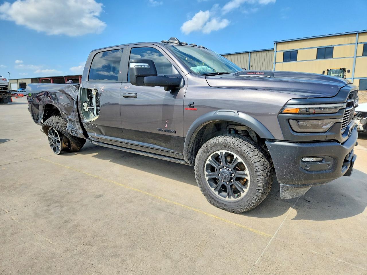 2025 RAM 2500 VIN 3C63R5EL1SG507563 COPART salvage auction — Side, Sv - Salvage Title, sold $38,000 on 2026-09-07 (photo 4)
