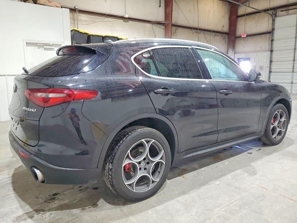 2018 Alfa romeo Stelvio VIN ZASFAKAN3J7C07432 COPART salvage auction — MINOR DENT/SCRATCHES, OK - CERTIFICATE OF TITLE, sold $6,300 on 2026-07-10 (photo 3)
