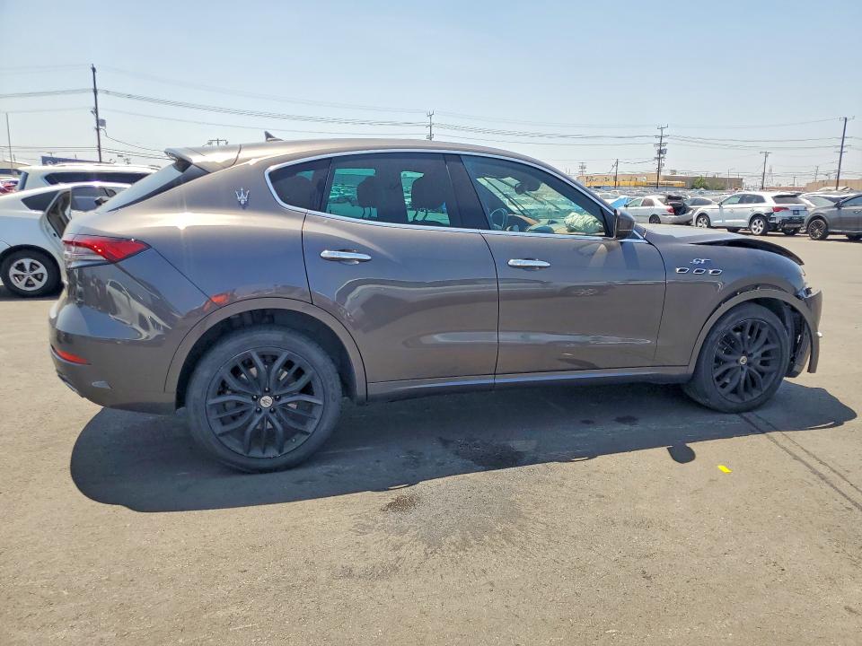 2022 Maserati Levante VIN ZN661XUAXNX393408 COPART salvage auction — FRONT END, Salvage Title, sold $3,000 on 2026-07-22 (photo 3)