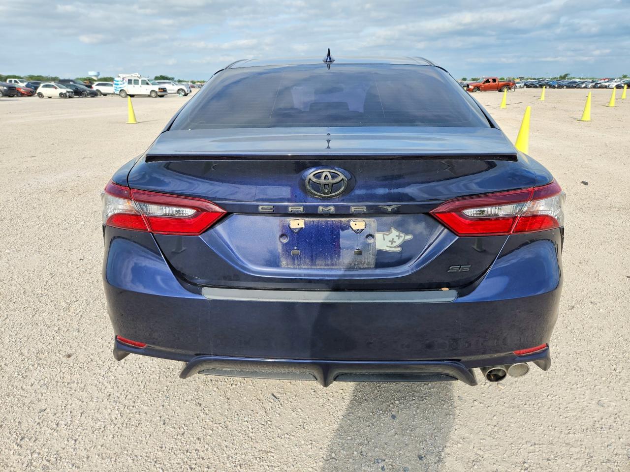 2022 Toyota Camry VIN 4T1G11AK1NU649514 COPART salvage auction — Side, TX - SALVAGE VEHICLE TITLE, sold $9,900 on 2026-07-09 (photo 6)