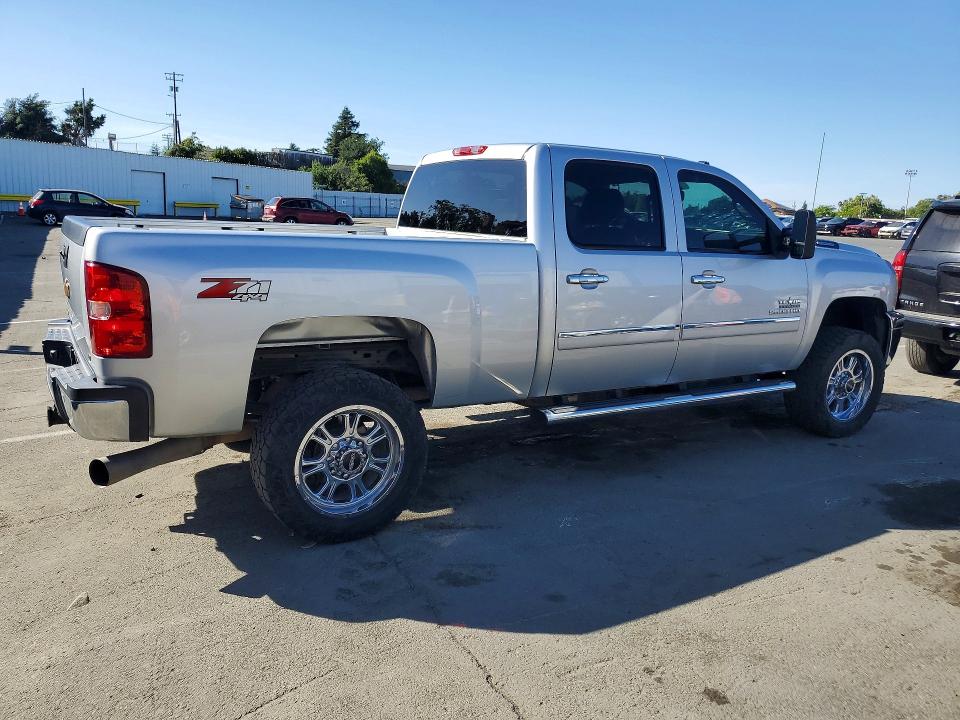 2014 Chevrolet Silverado 2500 VIN 1GC1KXC8XEF179032 COPART salvage auction — MINOR DENT/SCRATCHES, Ca - Dis/Dlr/Exp Only Clean Title, sold $7,800 on 2026-07-02 (photo 3)
