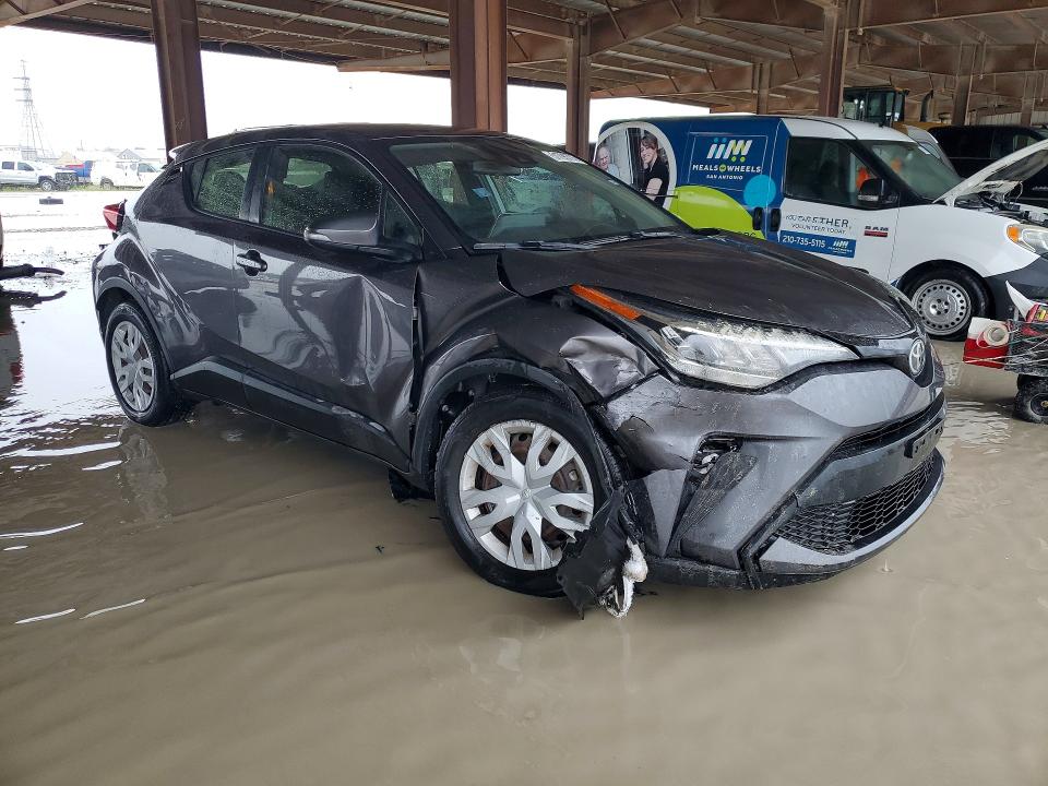 2020 Toyota C-hr VIN JTNKHMBX5L1069831 COPART salvage auction — SIDE, Tx - Salvage Vehicle Title, sold $4,300 on 2026-07-31 (photo 4)