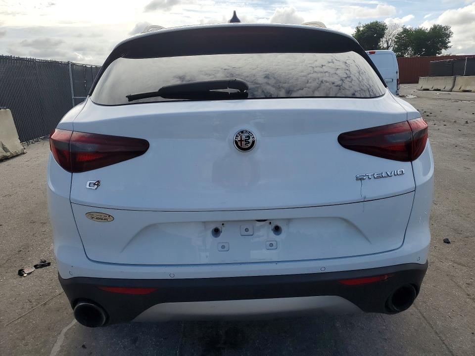 2018 Alfa romeo Stelvio VIN ZASFAKNN0J7B82368 COPART salvage auction — MINOR DENT/SCRATCHES, Fl - Certificate Of Title, sold $5,100 on 2026-07-16 (photo 6)