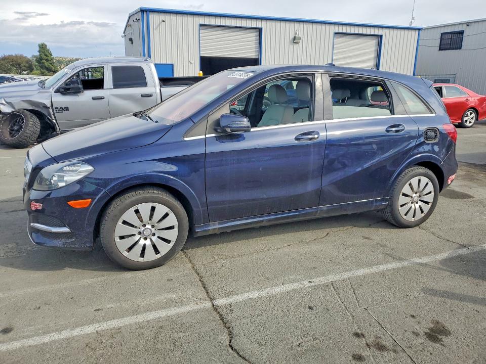 2017 Mercedes-benz B-klasse VIN WDDVP9AB0HJ013946 COPART salvage auction — MINOR DENT/SCRATCHES, Ca - Dis/Dlr/Exp Only Clean Title, sold $1,700 on 2026-07-10 (photo 1)