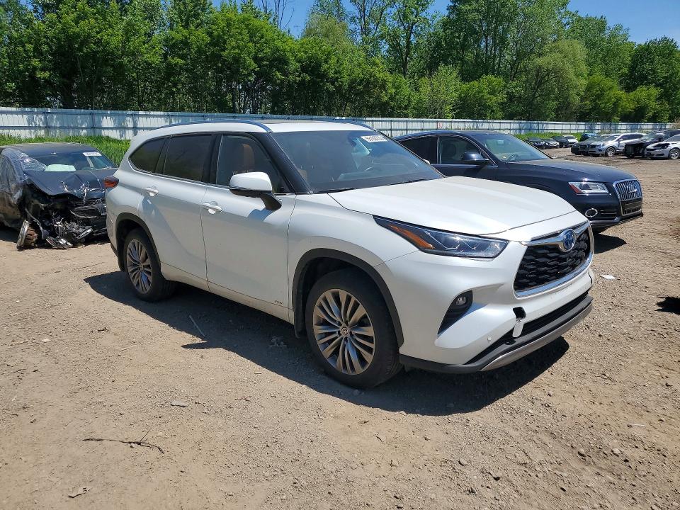 2022 Toyota Highlander VIN 5TDEBRCH8NS101698 COPART salvage auction — FRONT END, MI - CERTIFICATE OF TITLE, sold $26,000 on 2026-07-22 (photo 4)