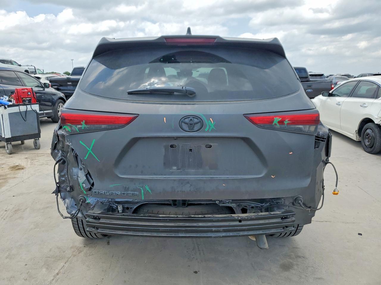 2022 Toyota Highlander VIN 5TDCZRAH9NS126406 COPART salvage auction — Rear End, TX - SALVAGE VEHICLE TITLE, sold $12,900 on 2026-07-09 (photo 6)