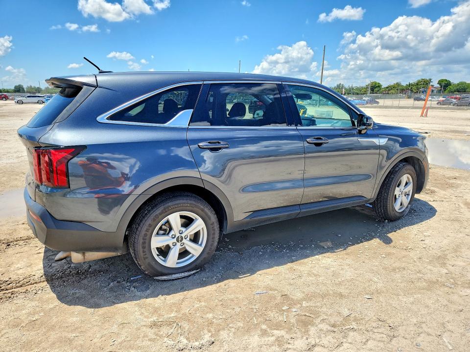 2022 Kia VIN 5XYRG4LC0NG110581 COPART salvage auction — REAR END, Fl - Cert Of Title Slvg Rebuildable, sold $7,100 on 2026-07-07 (photo 3)