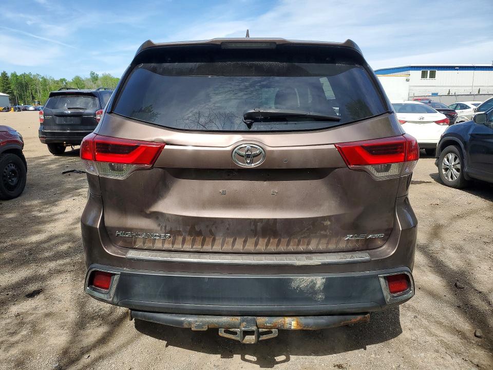 2017 Toyota Highlander VIN 5TDJZRFH6HS442110 COPART salvage auction — SIDE, ON - PERMIT NO BRAND - UNFIT, sold $14,200 on 2026-07-14 (photo 6)