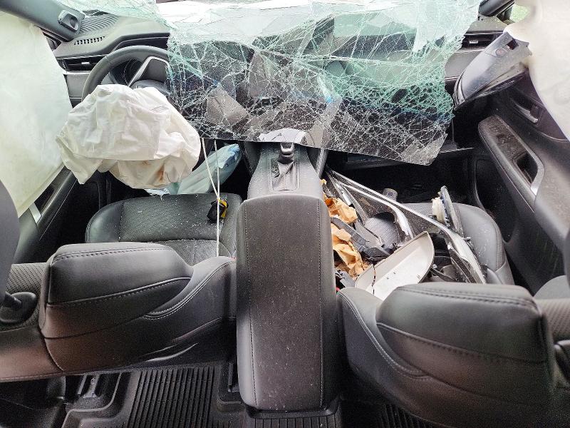 2022 Toyota Venza VIN JTEAAAAH2NJ099851 COPART salvage auction — ROLLOVER, Ut - Salvage Certificate, sold $2,600 on 2026-07-10 (photo 8)