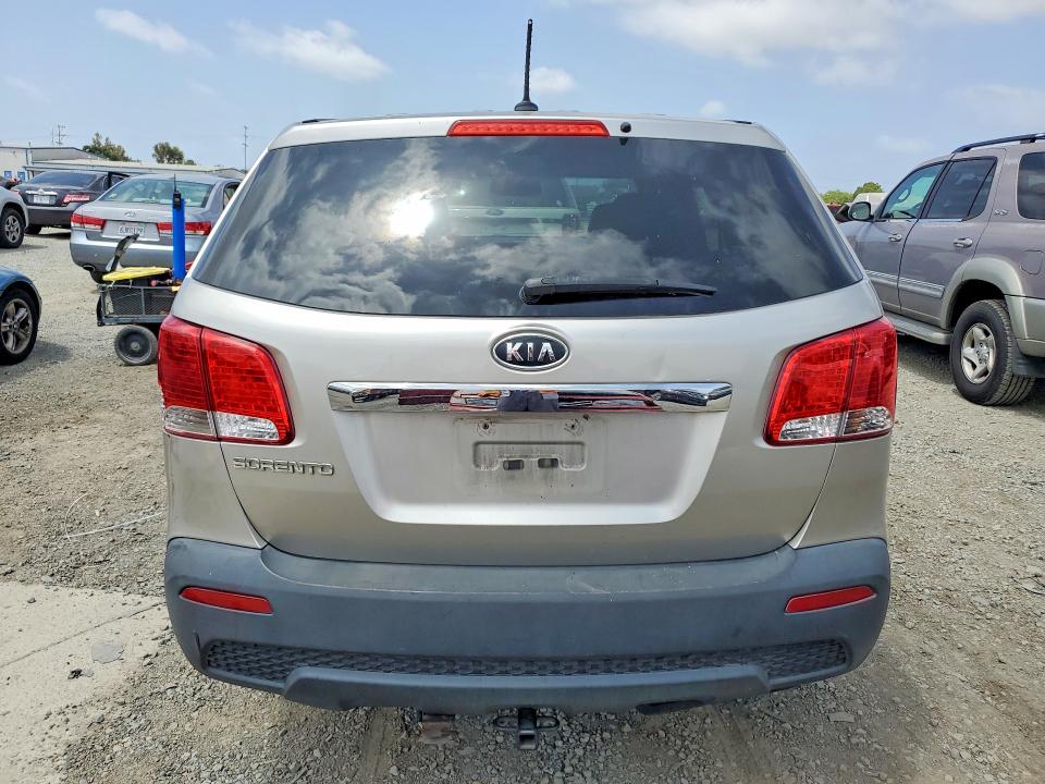 2012 Kia Sorento VIN 5XYKT3A11CG279823 COPART salvage auction — REAR END, Ca - Dis/Dlr/Exp Only Clean Title, sold $475 on 2026-07-02 (photo 6)