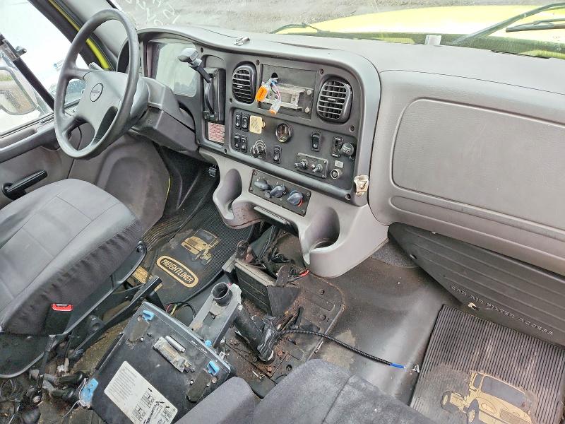 2018 Freightliner M2 106 VIN 1FVACWFC7JHJR9247 COPART salvage auction — MINOR DENT/SCRATCHES, OH - CERTIFICATE OF TITLE, sold $8,900 on 2026-07-18 (photo 8)