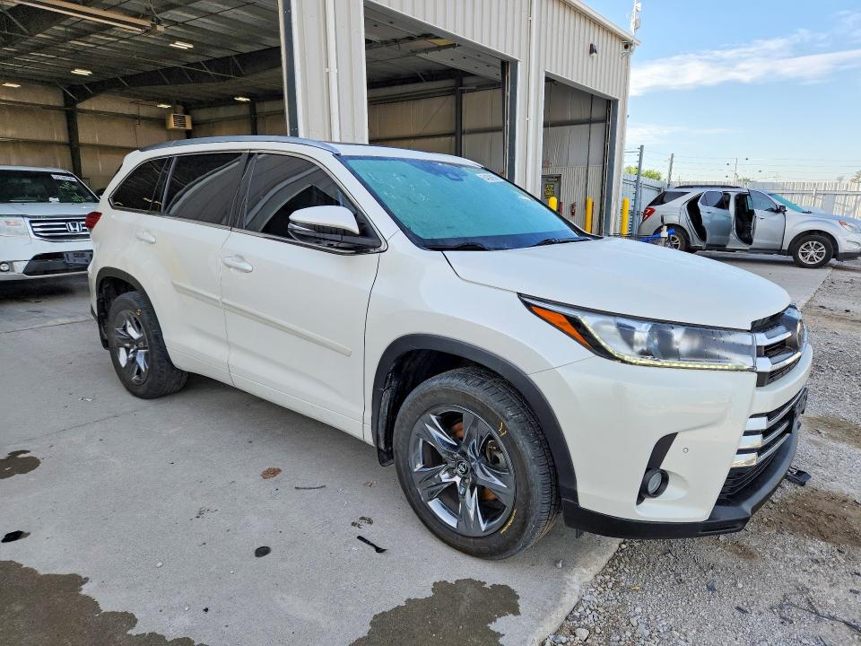 2018 Toyota Highlander VIN 5TDDZRFH4JS864525 COPART salvage auction — SIDE, NE - CERT OF TITLE-SALVAGE, sold $6,300 on 2026-07-21 (photo 4)