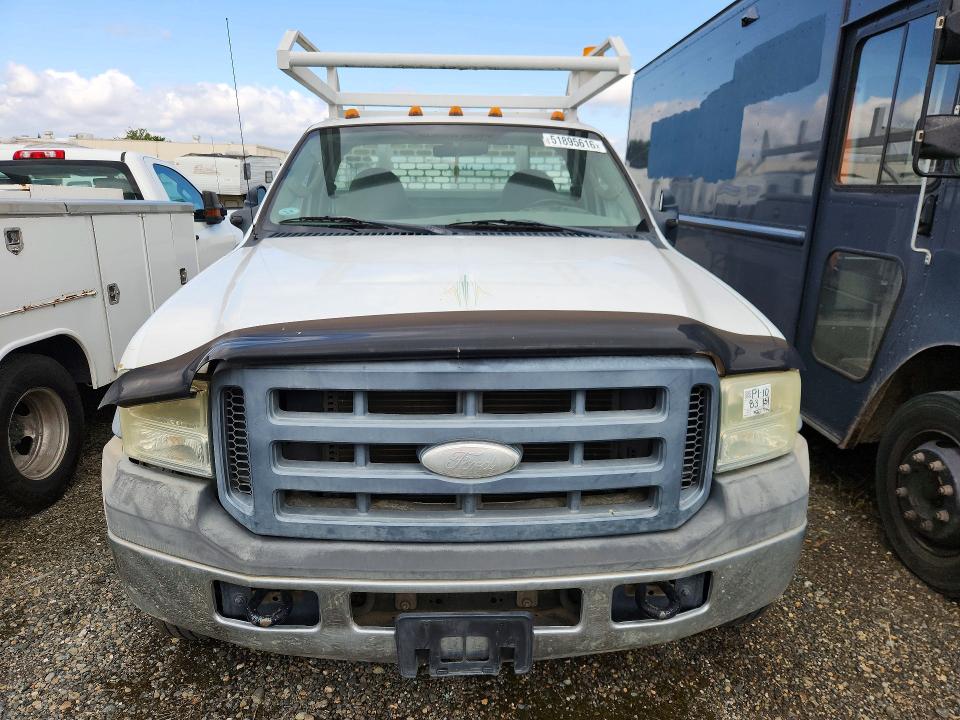 2007 Ford F550 VIN 1FDAF56PX7EA92330 COPART salvage auction — NORMAL WEAR, Ca - Dis/Dlr/Exp Only Clean Title, sold $2,250 on 2026-07-09 (photo 5)