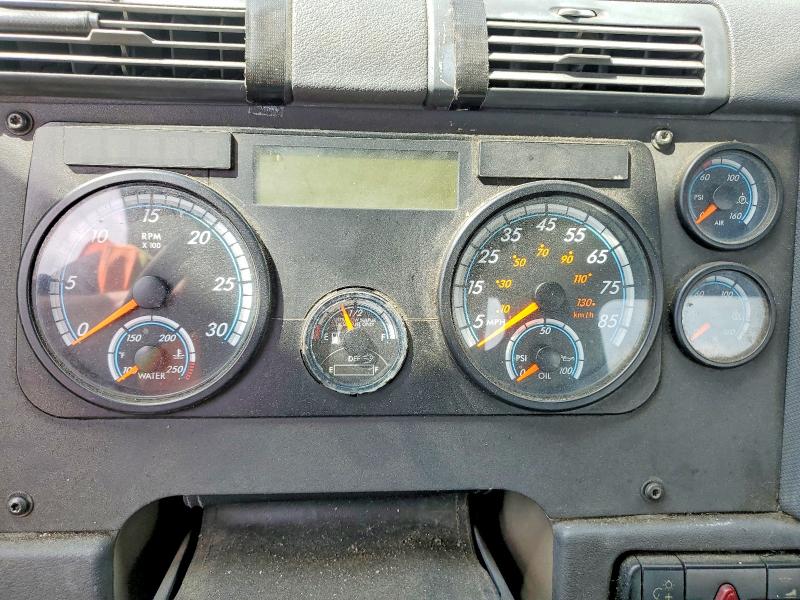 2018 Freigliner VIN 3AKBGADV4JSJL4555 COPART salvage auction — NORMAL WEAR, OK - CERTIFICATE OF TITLE (P), sold $2,500 on 2026-08-26 (photo 8)