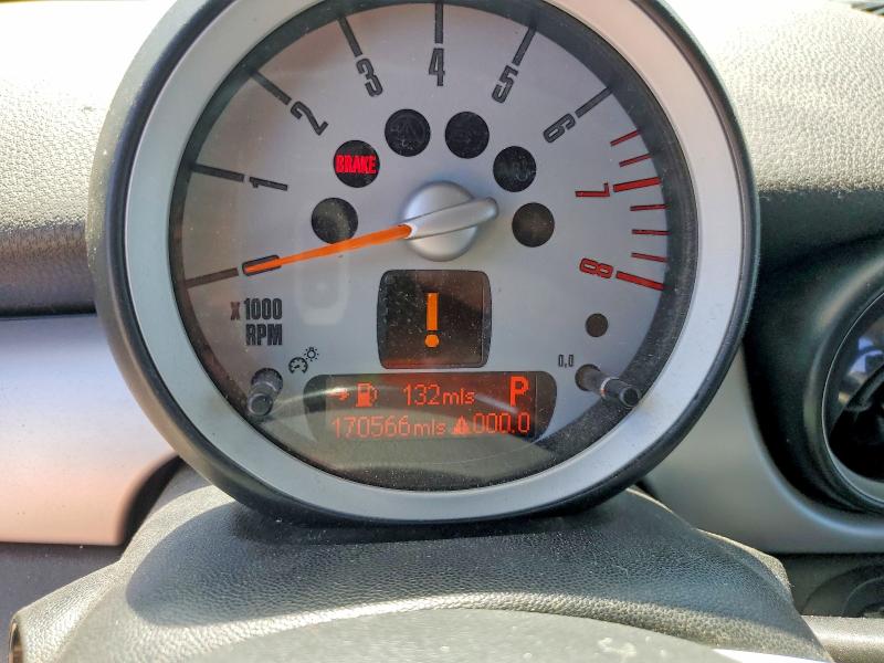 2009 Mini Cooper VIN WMWMF33519TW79262 COPART salvage auction — MINOR DENT/SCRATCHES, Ca - Dis/Dlr/Exp Clean W/Salv Hist, sold $225 on 2026-08-14 (photo 9)