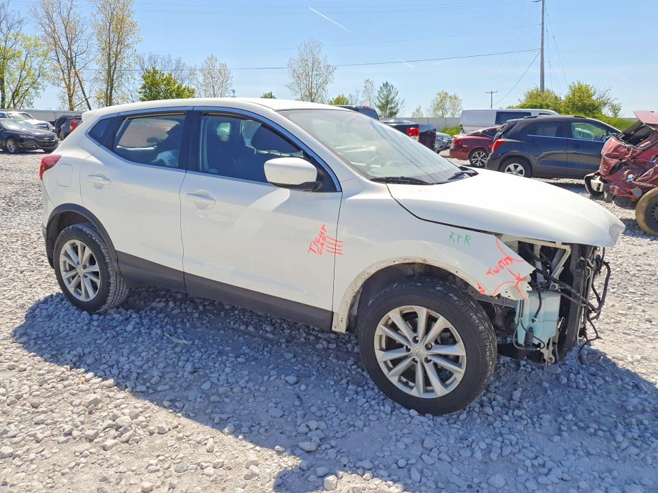 2017 Nissan VIN JN1BJ1CP2HW022159 COPART salvage auction — FRONT END, MI - CERTIFICATE OF TITLE, sold $1,200 on 2026-07-23 (photo 4)