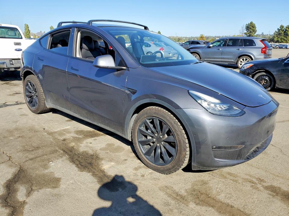 2022 Tesla Model y VIN 7SAYGDEE1NF362781 COPART salvage auction — REAR END, Ca - Salvage Certificate, sold $10,800 on 2026-07-31 (photo 4)