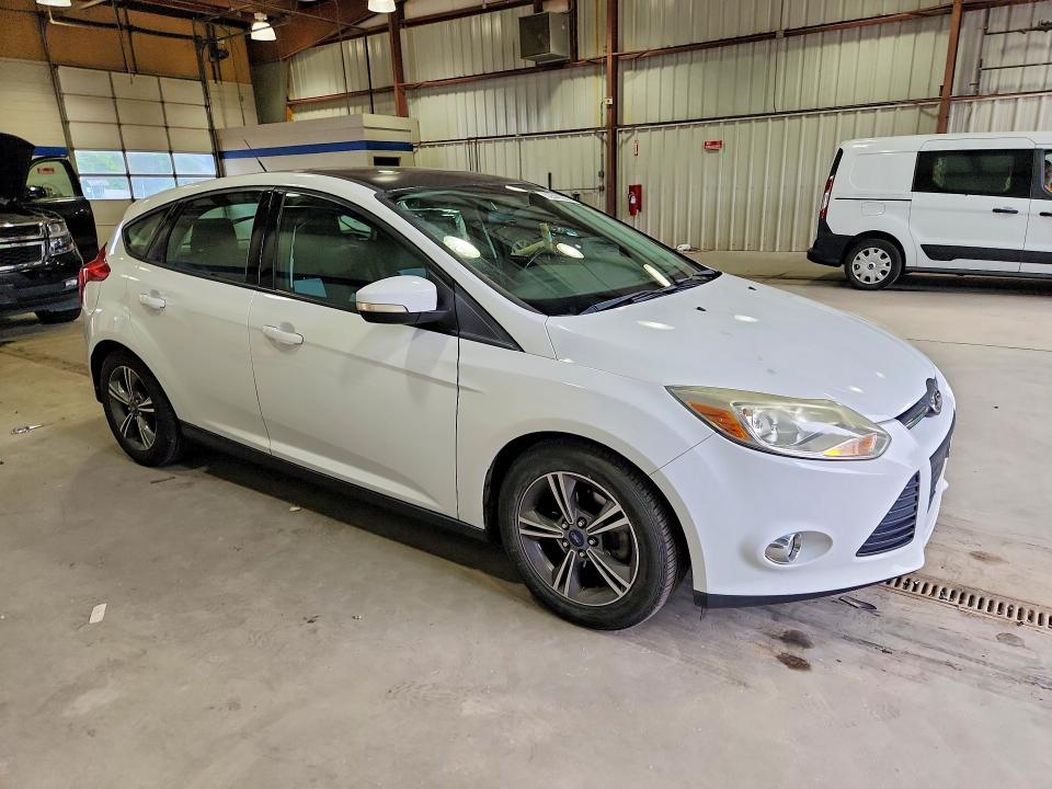 2014 Ford Focus VIN 1FADP3K22EL320011 COPART salvage auction — MINOR DENT/SCRATCHES, VA - CERTIFICATE OF TITLE, sold $450 on 2026-07-02 (photo 4)