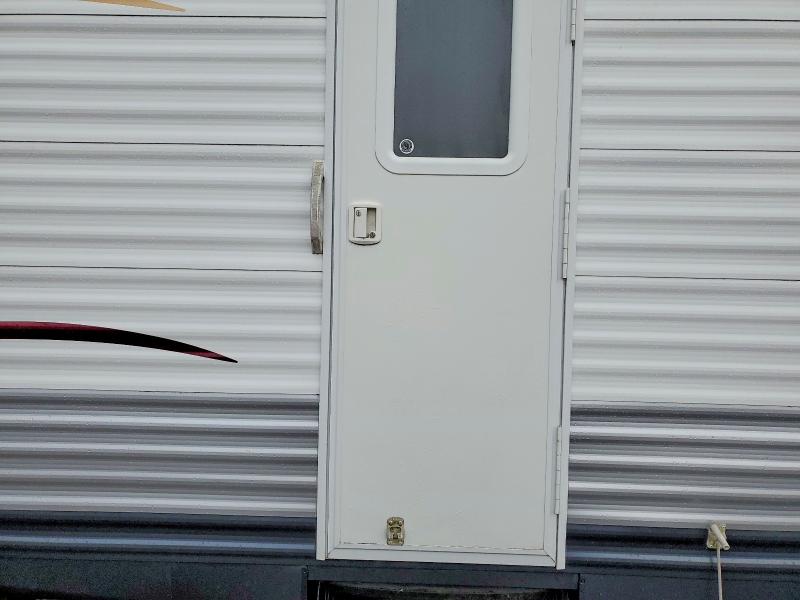 2012 Heartland rvs Recreational vehicle (rv) VIN 5SFEB3829CE246721 COPART salvage auction — PARTIAL REPAIR, ON - PERMIT NO BRAND - UNFIT, sold $3,300 on 2026-07-14 (photo 6)