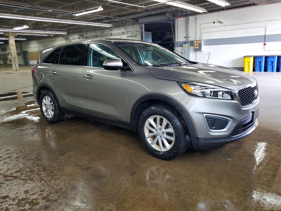 2017 Kia Sorento VIN 5XYPG4A31HG196255 COPART salvage auction — MINOR DENT/SCRATCHES, Il - Certificate Of Title, sold $1,850 on 2026-07-14 (photo 4)