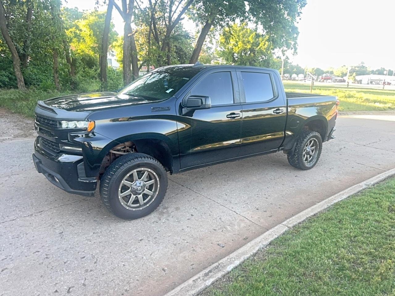 2020 Chevrolet Silverado VIN 3GCUYEED9LG422061 COPART salvage auction — Minor Dent/Scratches, OK - CERTIFICATE OF TITLE (P), sold $15,100 on 2026-05-28 (photo 2)