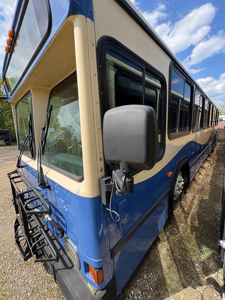 2007 Gillig Transit Bus VIN 15GCD291471112807 COPART salvage auction — Normal Wear, MA - CERTIFICATE OF TITLE (P), sold $125 on 2026-07-07 (photo 2)
