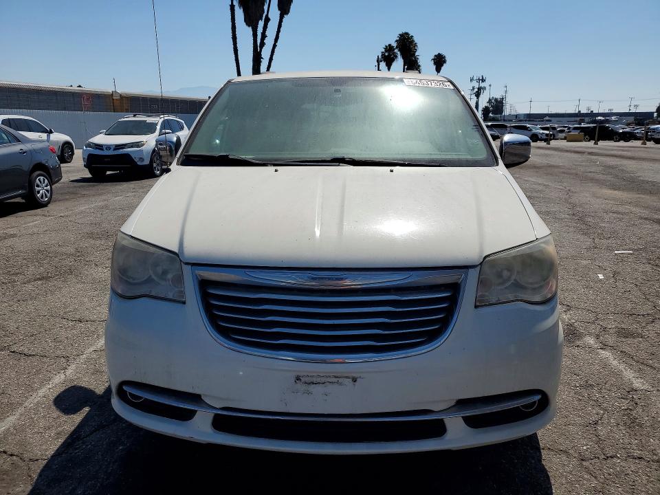2013 Chrysler Voyager VIN 2C4RC1CG5DR606659 COPART salvage auction — MINOR DENT/SCRATCHES, Id - Salvage Certificate Of Title, sold $550 on 2026-07-21 (photo 5)