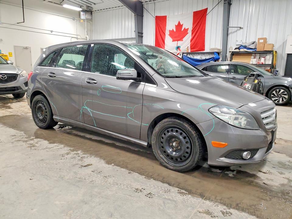 2014 Mercedes-benz VIN WDDMH4EB8EJ201650 COPART salvage auction — MINOR DENT/SCRATCHES, ON - PERMIT NO BRAND - UNFIT, sold $875 on 2026-08-04 (photo 4)